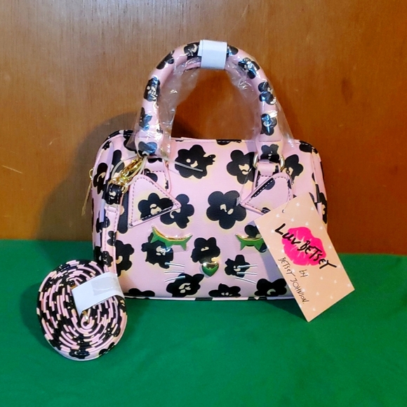 Luv Betsey by Betsey Johnson Pink / Black Mini Barrel Handbag - Picture 2 of 4